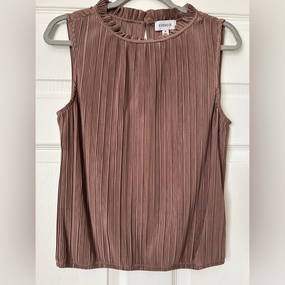 Evereve Pleated Sleeveless Blouse in Mauve Taupe